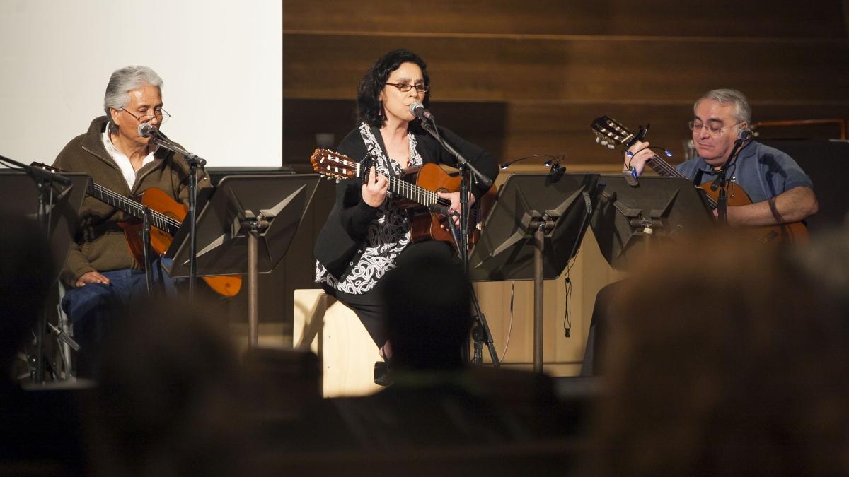 three 音乐ians play string instruments in Parker chapel